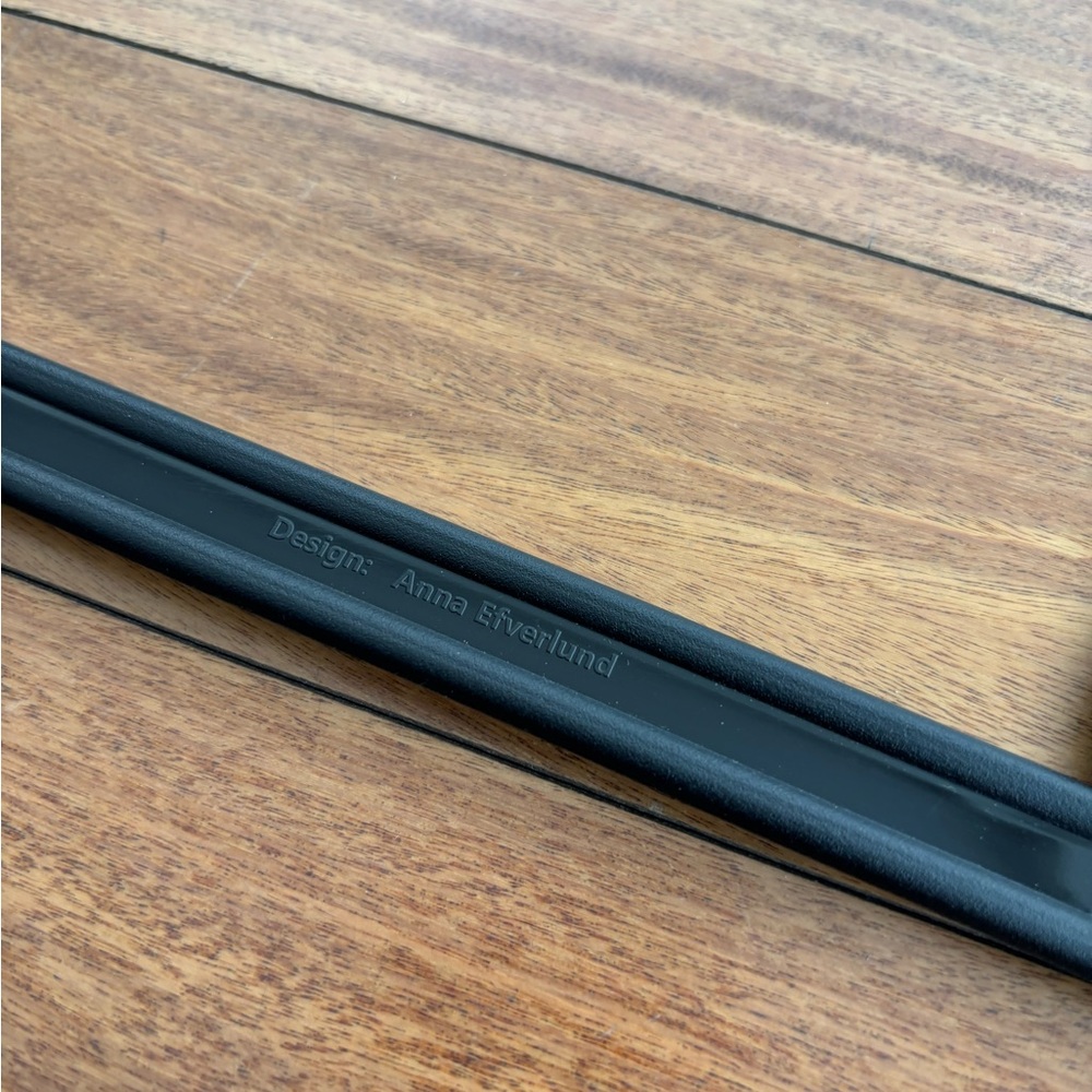 40 IKEA Black Plastic Hangers (Reserved on hold for 24 hours) - Picture 8 of 8